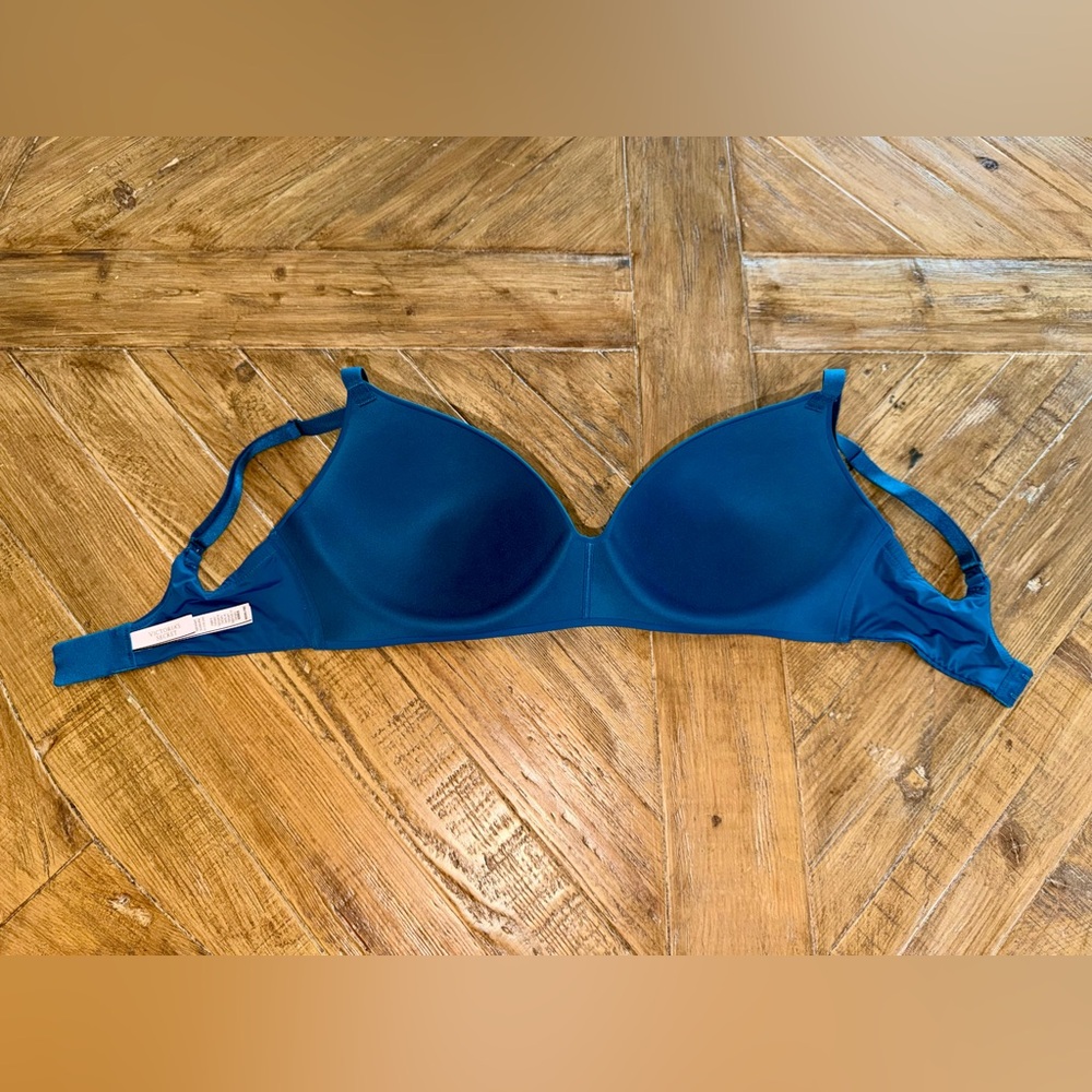 Victoria’s Secret t shirt lightly lined wireless bra - 36DDD / very nice